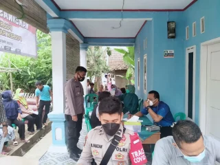 Gebyar Vaksinasi, Polsek Rangkasbitung dan Puskesmas Kolelet Diserebu Warga