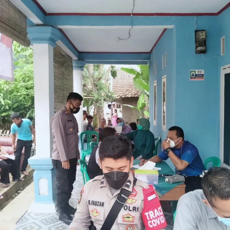 Gebyar Vaksinasi, Polsek Rangkasbitung dan Puskesmas Kolelet Diserebu Warga