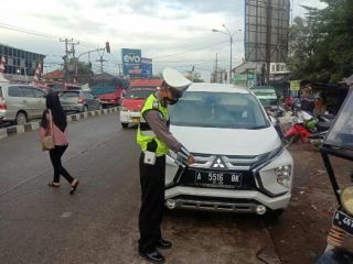 Pengendara Mobil Berplat Sepeda Motor Disemprit Polisi Satlantas Polres Serang