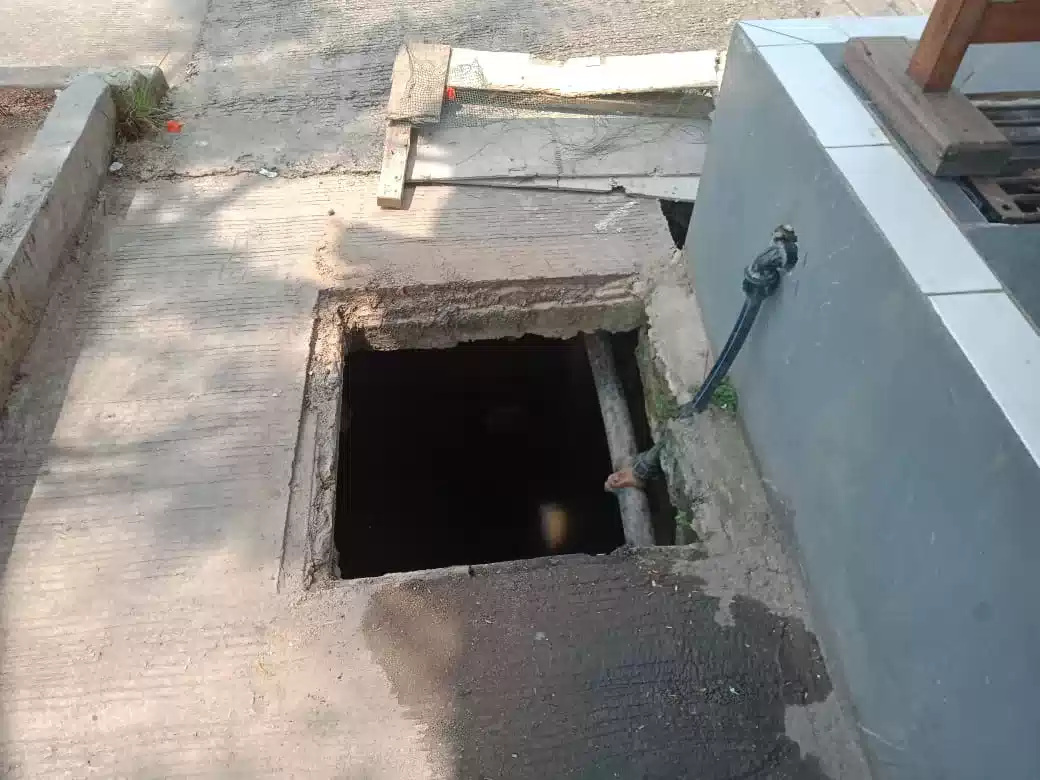 Waduh!!! Penutup Gorong-Gorong Di Perumahan Citra Maja Raya Diduga Digondol Maling 7 Waduh!!! Penutup Gorong-Gorong Di Perumahan Citra Maja Raya Diduga Digondol Maling I PojokPublik