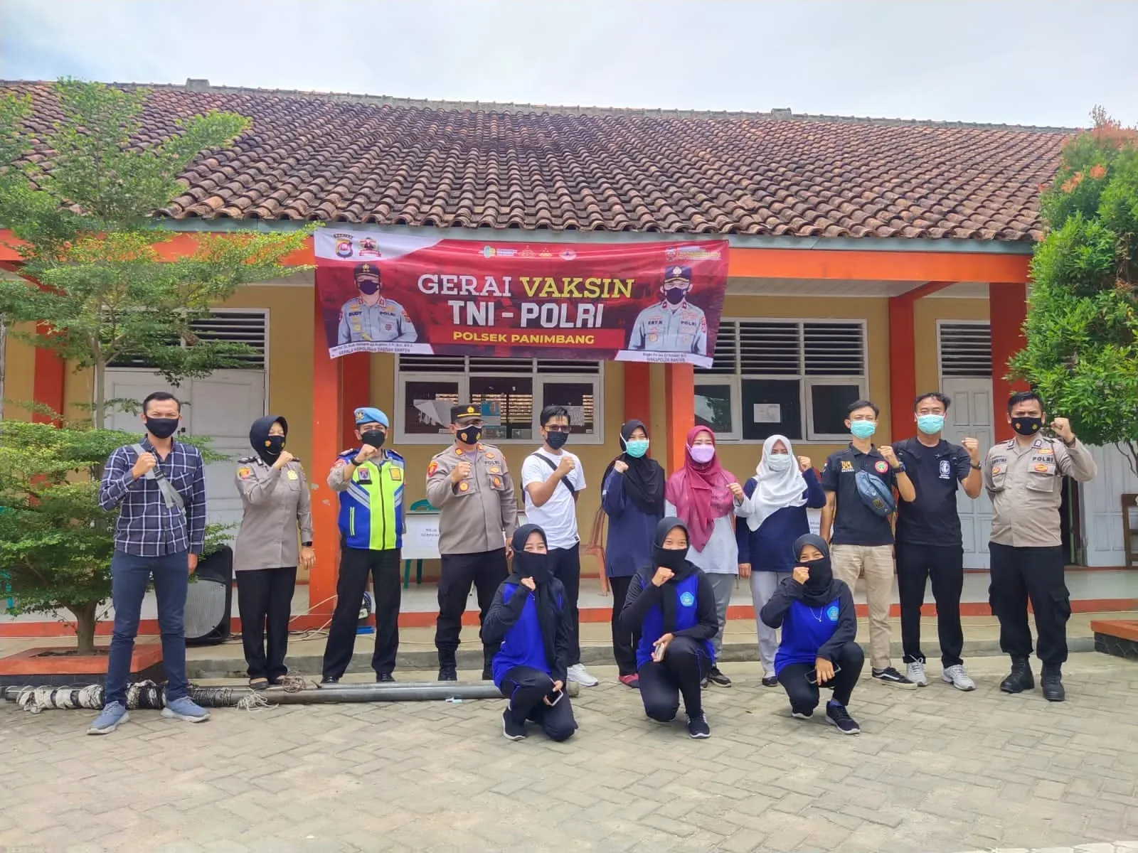 Edas, Polsek Panimbang Lakukan Vaksinasi Tahap Dua di Sekolah 7 Edas, Polsek Panimbang Lakukan Vaksinasi Tahap Dua di Sekolah I PojokPublik