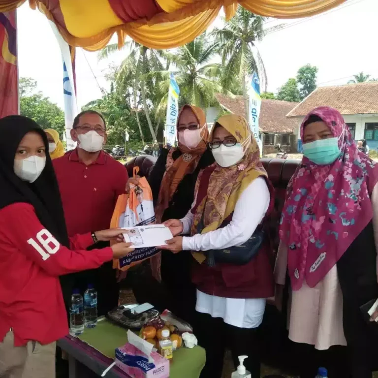 Korban Banjir Bandang di Desa Rocek Terima Bantuan, Ini Selengkapnya