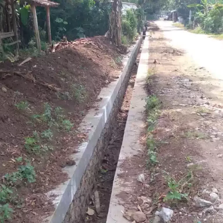 Pelaksanaan Proyek Dranase di Cikentrung Cadasari Berjalan Lancar
