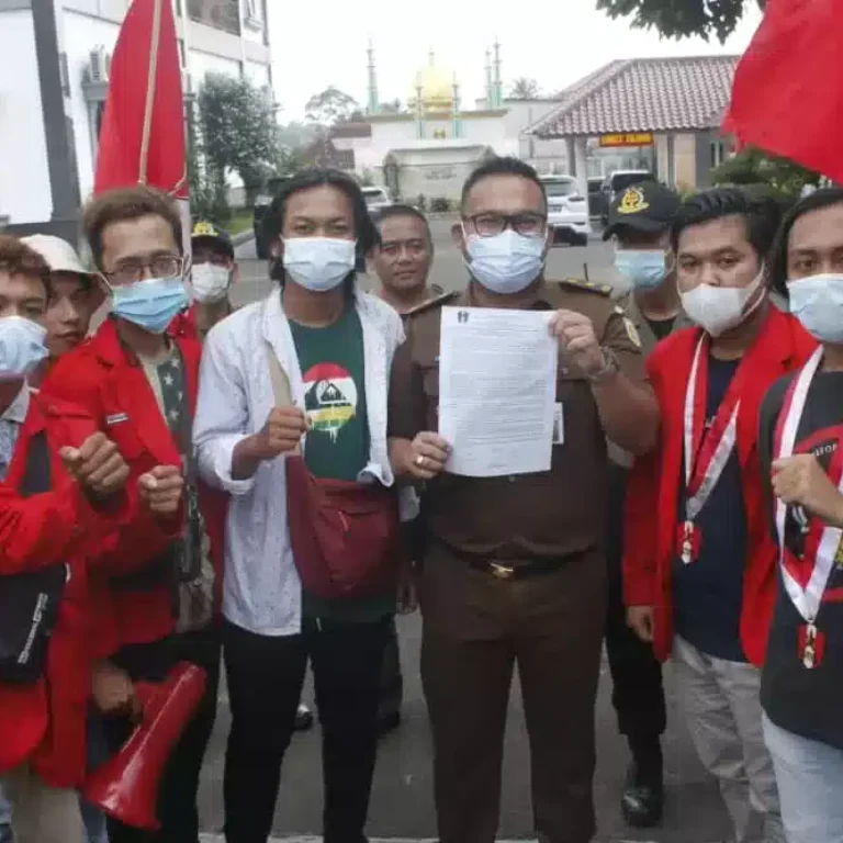 GMNI Pandeglang Minta Kejari Pandeglang Tuntaskan Kasus Korupsi Tablet