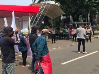 Mahasiswa Geruduk KPK, Minta KPK Panggil Direktur Perusda Teluk Bintuni