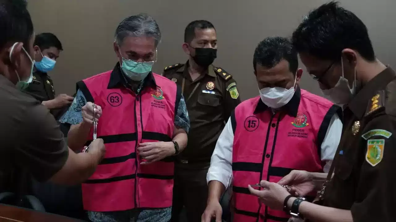 Apesss, Kejagung Tahan Dua Mantan Kariyawan PT AMU 7 Apesss, Kejagung Tahan Dua Mantan Kariyawan PT AMU I PojokPublik