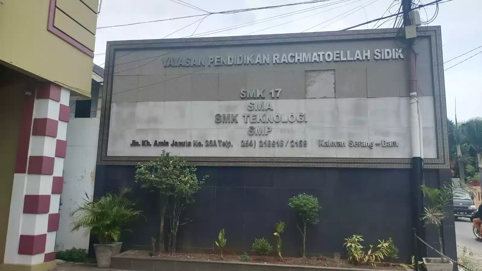 Oknum TU di SMKN 17 Kota Serang Tahan Ijazah 7 Oknum TU di SMKN 17 Kota Serang Tahan Ijazah I PojokPublik