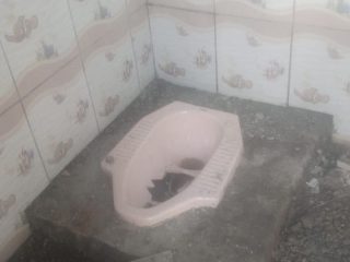PARAH...!MCK di Tangerang Dirusak Bahan Materialnya Hilang