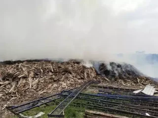 Hari Ke 3 Kebakaran Limbah PT Asri Indotama, Warga Sekitar Mulai Keluhkan Sesak Dan Mata Perih