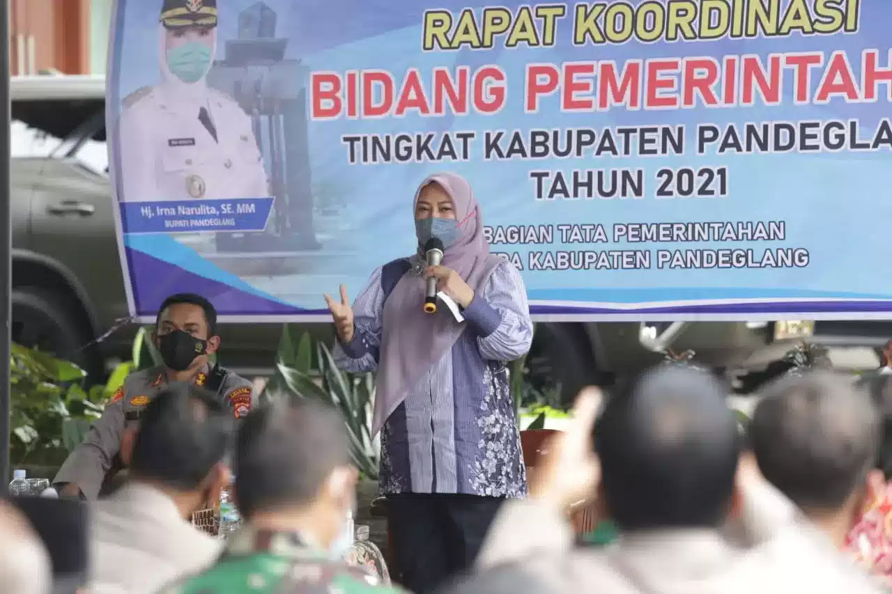 Bupati Cantik Buat Tim Serebuan Vaksinasi ke Desa 7 Bupati Cantik Buat Tim Serebuan Vaksinasi ke Desa I PojokPublik