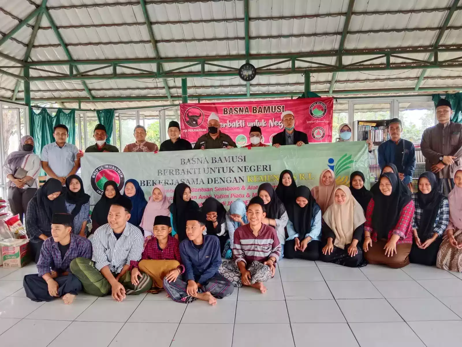 Basna Bamusi PDI P Peduli Warga Kurang Mampu di Teluknaga 7 Basna Bamusi PDI P Peduli Warga Kurang Mampu di Teluknaga I PojokPublik