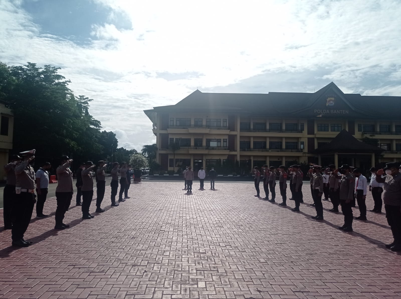 SPKT Polda Banten Laksanakan Serah Terima Piket Pelayanan Polda Banten 2 SPKT Polda Banten Laksanakan Serah Terima Piket Pelayanan Polda Banten I PojokPublik