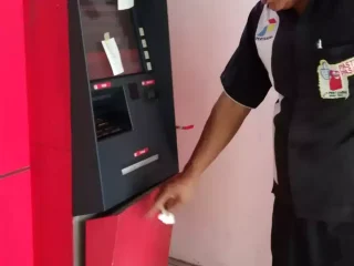 Parah !!!! Modus Ganjal ATM Di Pom Bensin Bojong Pakai Perekat, Warga Diminta Waspada!..