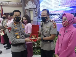 Kapolda Pimpin Upacara Sertijab 7 Pejabat Utama Polda Bali