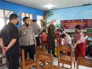 Kapolres Tinjau Pelaksanaan Vaksinasi di Rangkasbitung