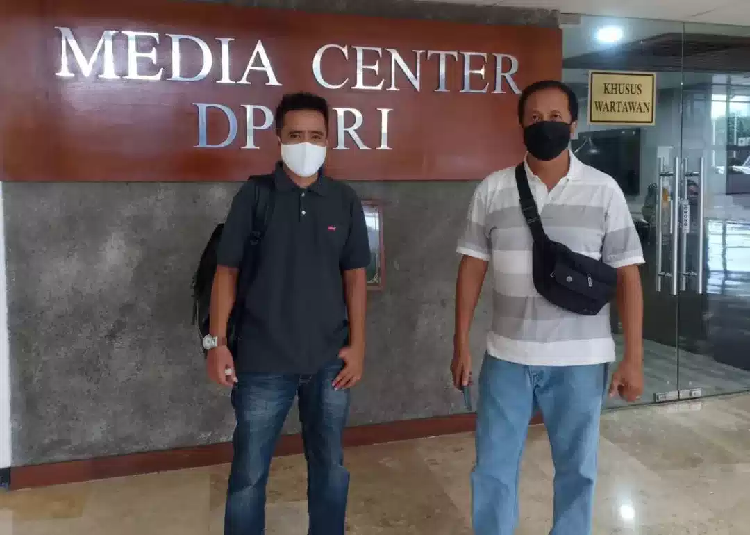 Pimpinan DPR RI Didesak Proses Dugaan Ijazah Palsu 7 Pimpinan DPR RI Didesak Proses Dugaan Ijazah Palsu I PojokPublik