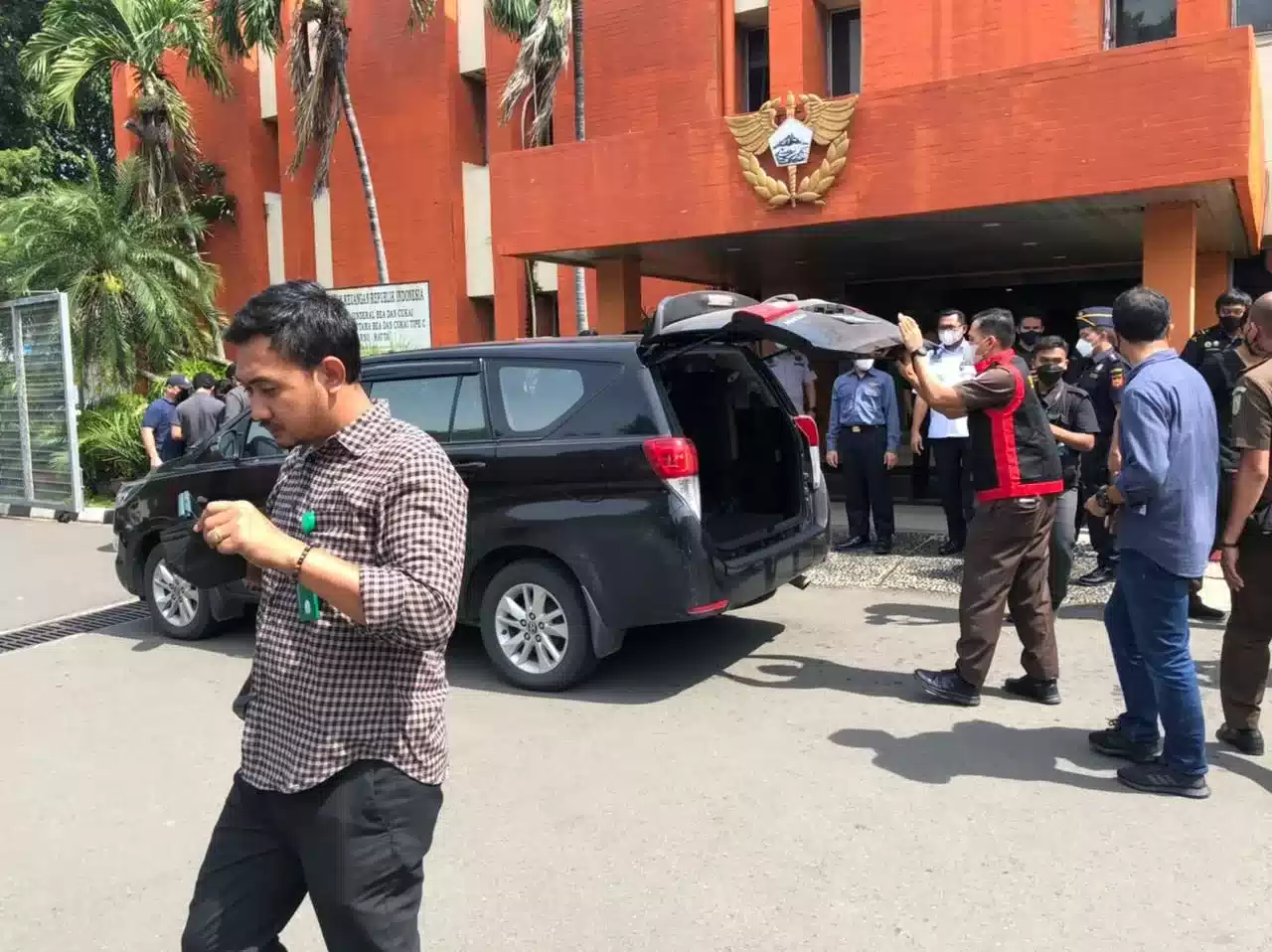 Ombudsman Apresiasi Kejati Banten Ungkap Pungli 1,1 Miliar Lebih di Bea Cukai Soetta 7 Ombudsman Apresiasi Kejati Banten Ungkap Pungli 1,1 Miliar Lebih di Bea Cukai Soetta I PojokPublik