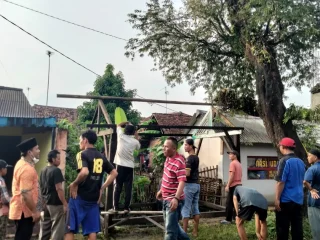 Kades Sukamekarsari Apresiasi Warga Bangun Pos Kamling