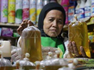 LPEM Minta Mendag Turun Atasi Kelangkaan Minyak Goreng