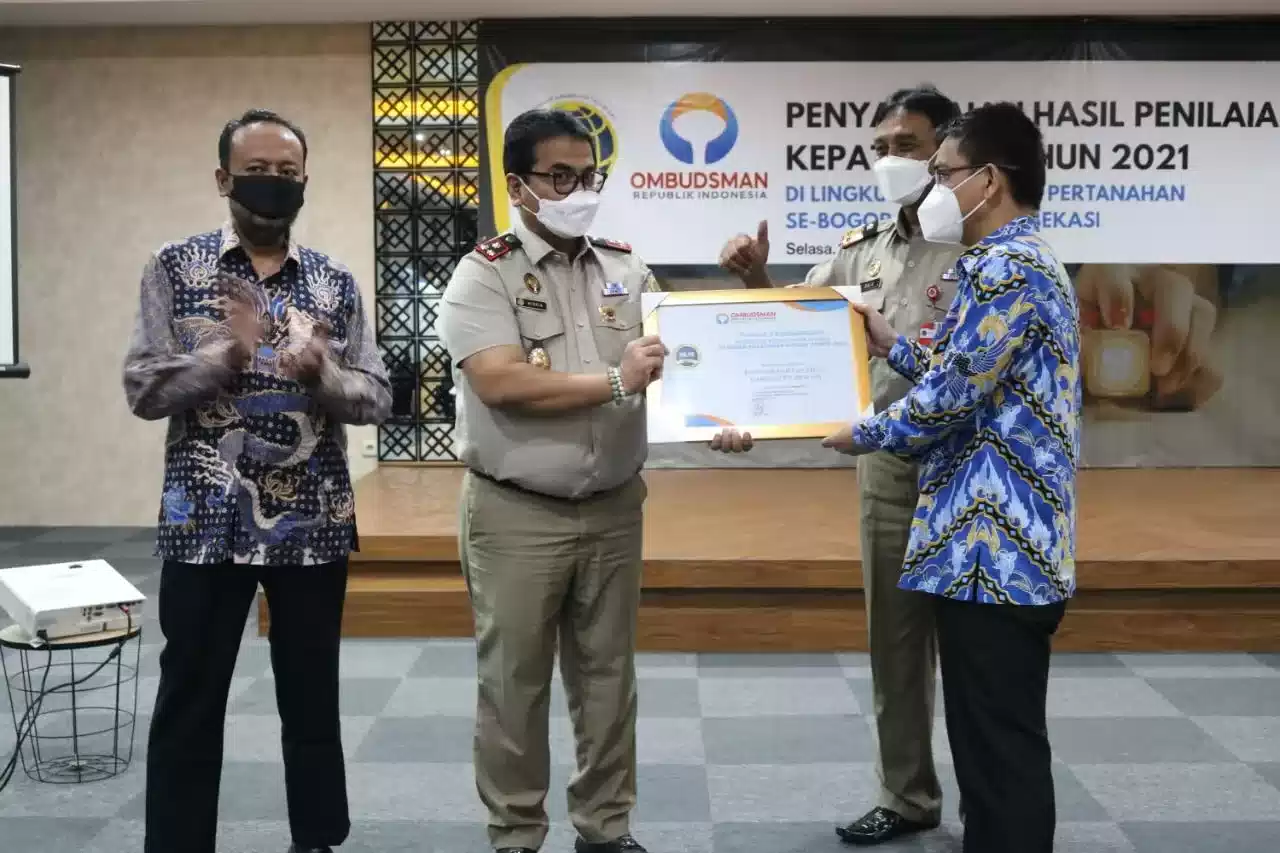 Ombudsman RI Serahkan Hasil Kepatuhan Kantor Pertanahan Se-Bodebek 7 Ombudsman RI Serahkan Hasil Kepatuhan Kantor Pertanahan Se-Bodebek I PojokPublik
