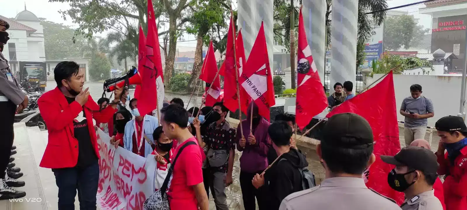 DPRD PANDEGLANG DI GERUDUK GMNI SOAL JAKA MANTUL 7 DPRD PANDEGLANG DI GERUDUK GMNI SOAL JAKA MANTUL I PojokPublik