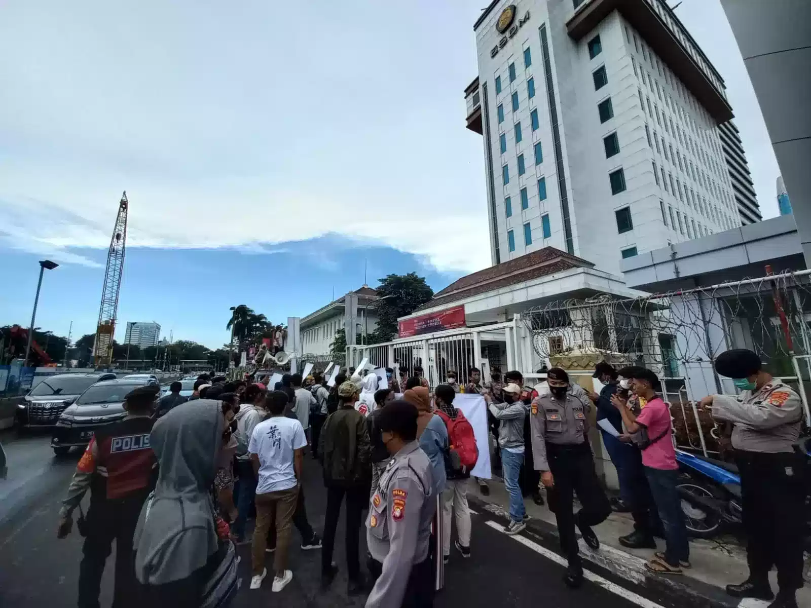 Aliansi Mahasiswa Lingkar Nusantara Dukung Menteri ESDM Hentikan Praktek Pertambangan Ilegal 7 Aliansi Mahasiswa Lingkar Nusantara Dukung Menteri ESDM Hentikan Praktek Pertambangan Ilegal I PojokPublik