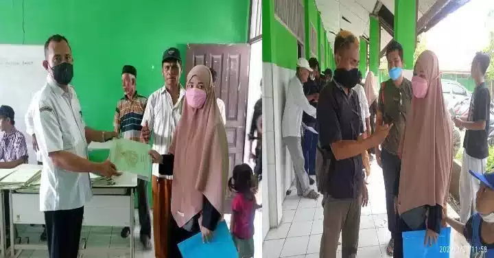 Sangat Transfaran : Pemdes Sukakerta Secara Simbolis Bagikan Sertifikat Program PTSL 7 Sangat Transfaran : Pemdes Sukakerta Secara Simbolis Bagikan Sertifikat Program PTSL I PojokPublik