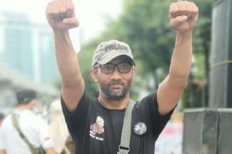 Soal Jalan Rusak di Lebak, Babe Aldo Sebut Pemerintah Patut Dicurigai 7 Soal Jalan Rusak di Lebak, Babe Aldo Sebut Pemerintah Patut Dicurigai I PojokPublik