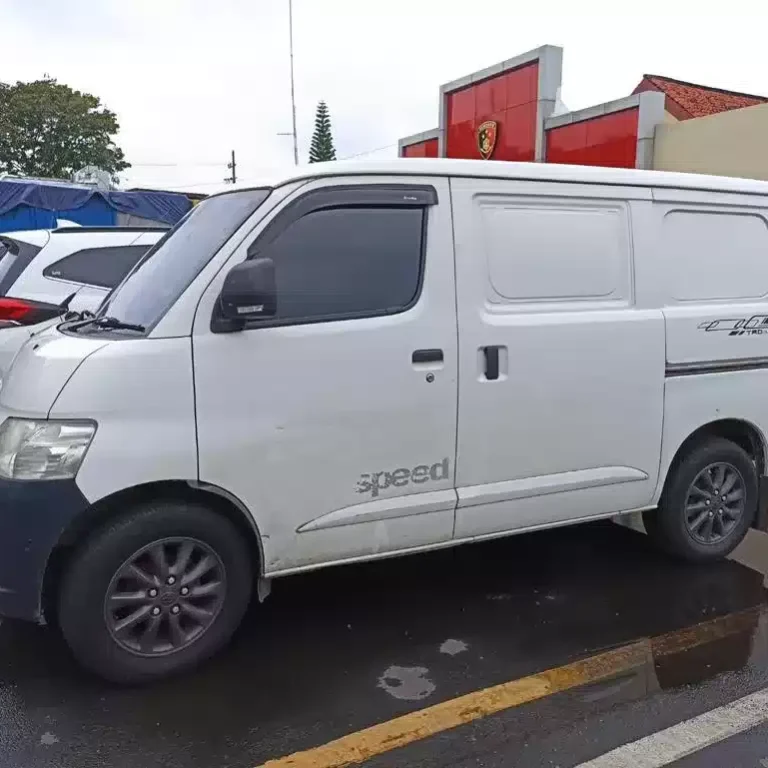 Tradisi Lebaran, Warga Sidoarjo Tukar Uang Ditahan Petugas