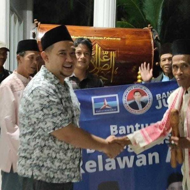 Jelang Idul Fitri, Relawan AHY Berikan Bantuan Bedug di Banten