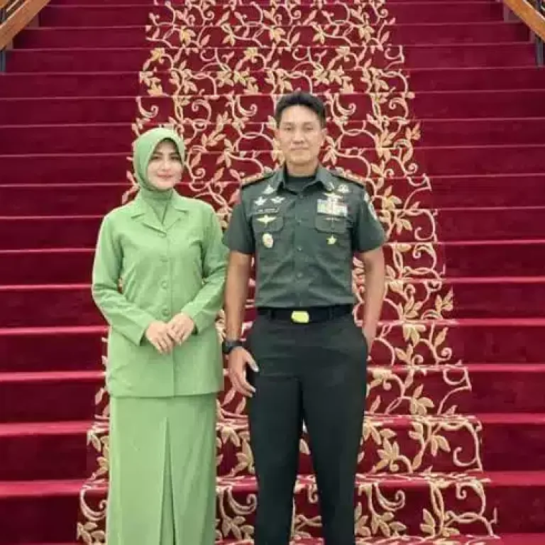 Artis Cantik Juliani Moechtar Pamer Foto Bersama Dandim 0603 Lebak 6 Artis Cantik Juliani Moechtar Pamer Foto Bersama Dandim 0603 Lebak I PojokPublik