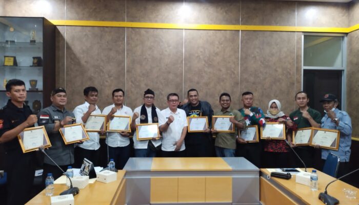 Tertib Dalam Berorganisasi, FKDB Raih Penghargaan Dari Kesbangpol Kab. Sukabumi