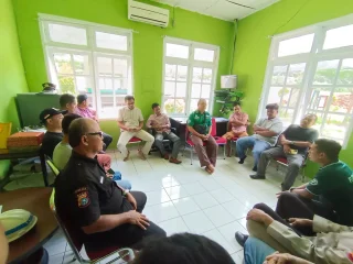 Terjun Ke Masyarakat, Kapolres Rohul Selesaikan Masalah PT FAA  Dengan Suplayer