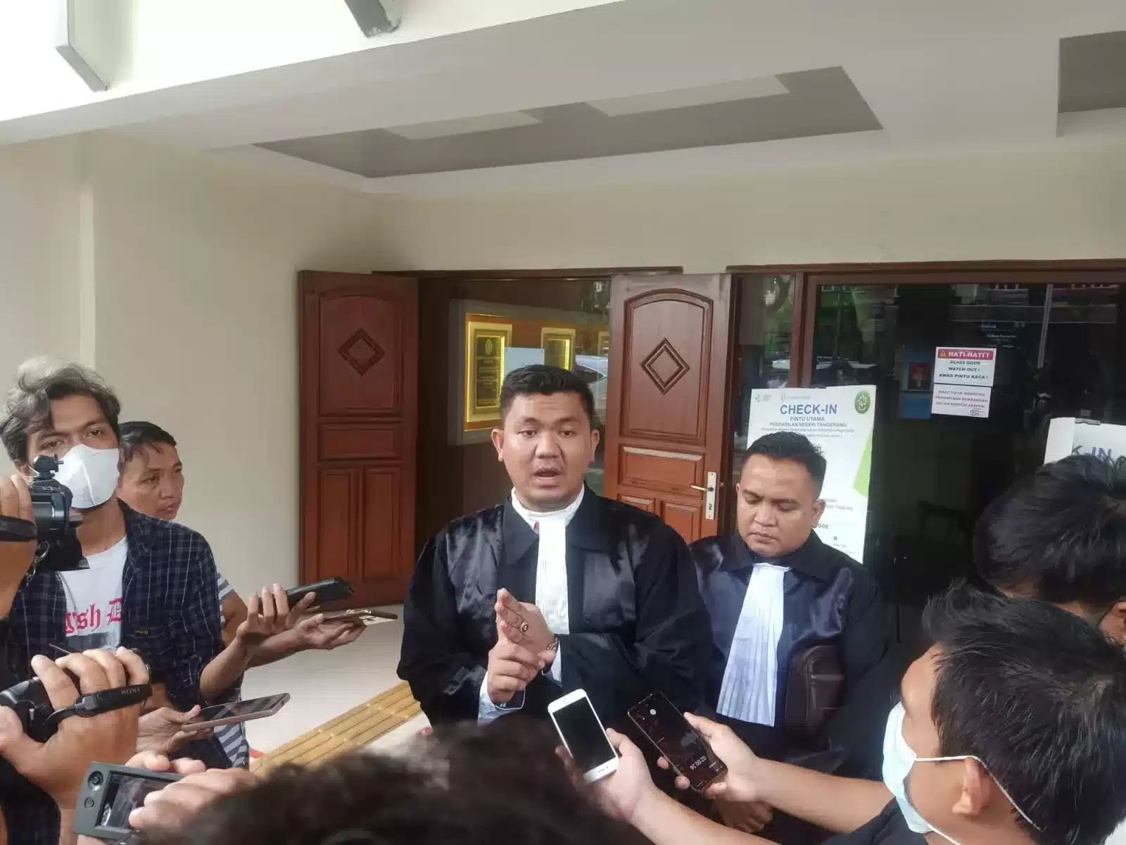 Dosma Sijabat Jelasksan Kliennya dr Merry Tak Bersalah, Ini Alasannya 7 Dosma Sijabat Jelasksan Kliennya dr Merry Tak Bersalah, Ini Alasannya I PojokPublik