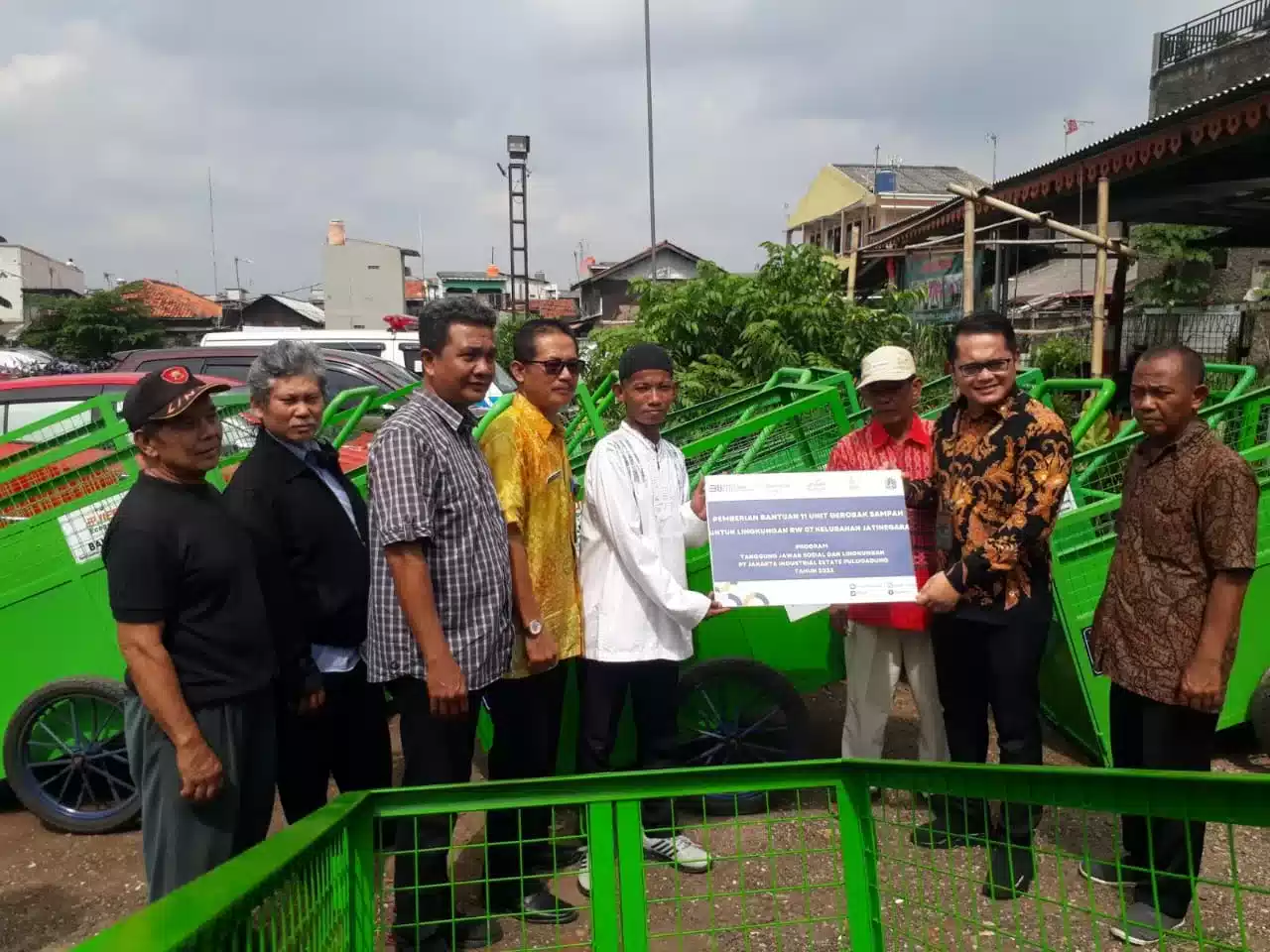 Warga Rw07 Kelurahan Jatinegara Terima Bantuan Dari PT JIEP 10 Warga Rw07 Kelurahan Jatinegara Terima Bantuan Dari PT JIEP I PojokPublik