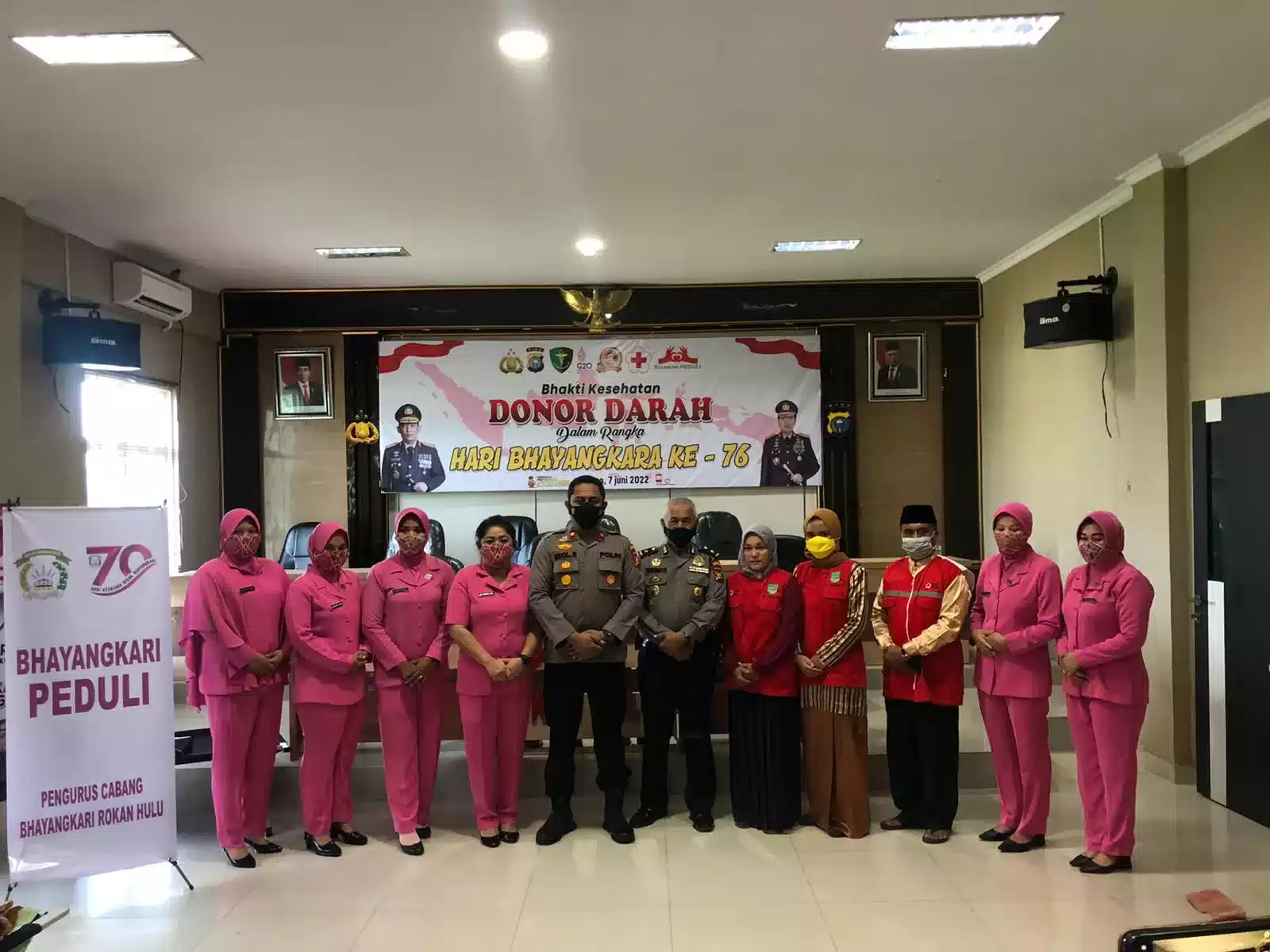 Antusias, Dipimpin Kompol Erol Ronny Risambessy, Ratusan Peserta Ikuti Donor Darah Di Polres Rohul 7 Antusias, Dipimpin Kompol Erol Ronny Risambessy, Ratusan Peserta Ikuti Donor Darah Di Polres Rohul I PojokPublik
