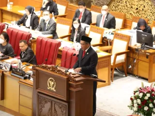 Mewakili Presiden, Tito Karnavian Sampaikan Pendapat Akhir Pemerintah 3 RUU Pembentukan DOB di Papua