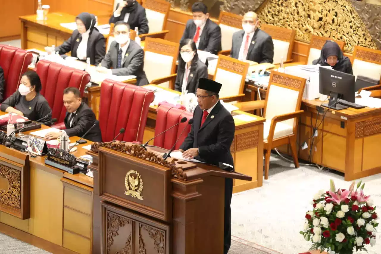 Mewakili Presiden, Tito Karnavian Sampaikan Pendapat Akhir Pemerintah 3 RUU Pembentukan DOB di Papua 7 Mewakili Presiden, Tito Karnavian Sampaikan Pendapat Akhir Pemerintah 3 RUU Pembentukan DOB di Papua I PojokPublik