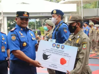 Ajak Masyarakat Gunakan Masker, Kemendagri Bagikan Bantuan Masker ke Sepuluh Daerah