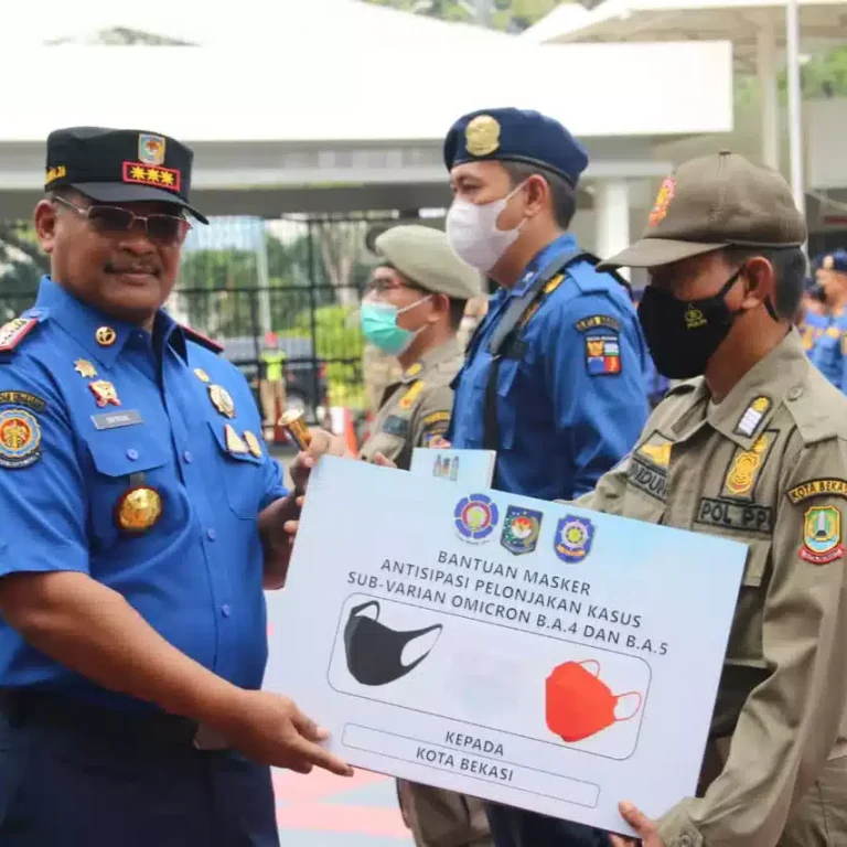 Ajak Masyarakat Gunakan Masker, Kemendagri Bagikan Bantuan Masker ke Sepuluh Daerah