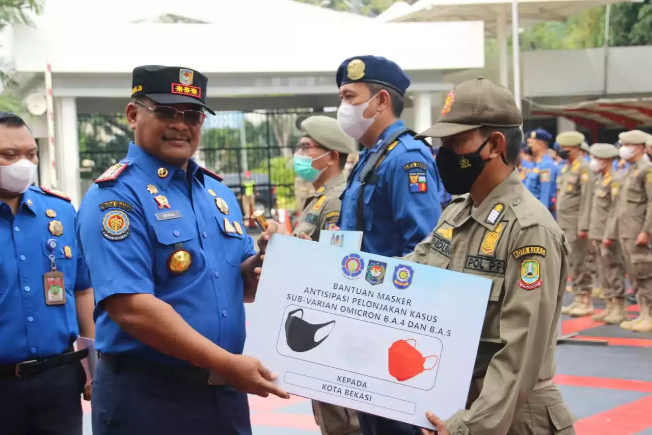 Ajak Masyarakat Gunakan Masker, Kemendagri Bagikan Bantuan Masker ke Sepuluh Daerah 7 Ajak Masyarakat Gunakan Masker, Kemendagri Bagikan Bantuan Masker ke Sepuluh Daerah I PojokPublik