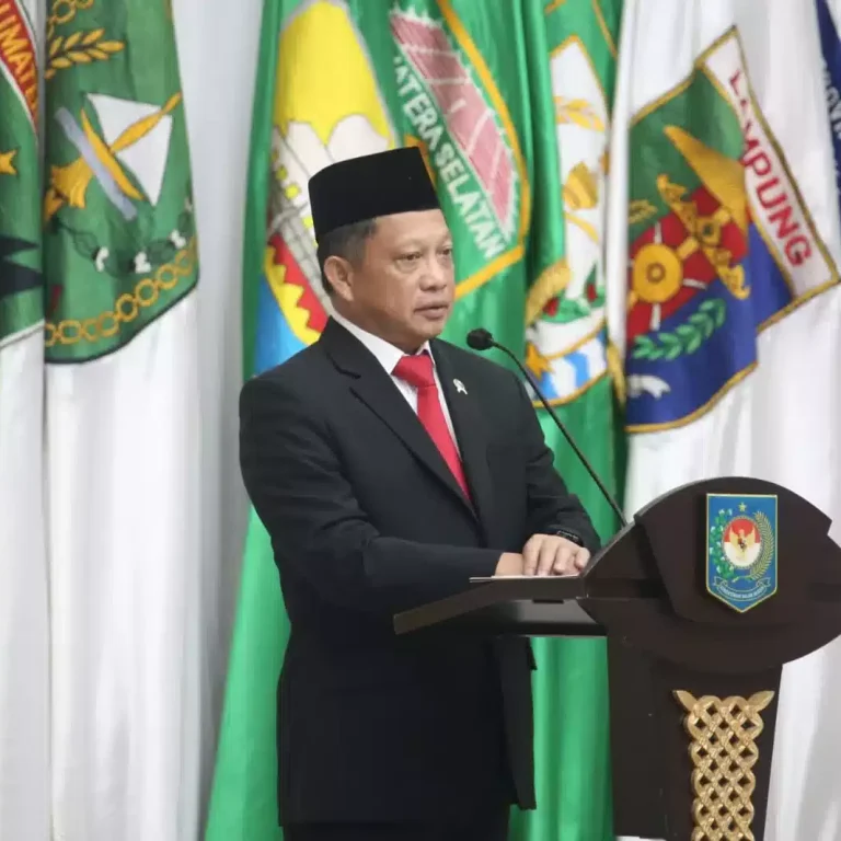 Tito Karnavian Minta Gerakan PKK Atensi Kenaikan Kasus Covid-19 dan Ajak Masyarakat Vaksin Booster