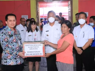 Mendagri Berikan Bantuan Korban Longsor Bawah Laut di Kabupaten Minahasa Selatan
