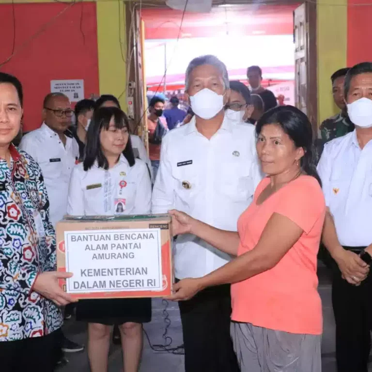 Mendagri Berikan Bantuan Korban Longsor Bawah Laut di Kabupaten Minahasa Selatan