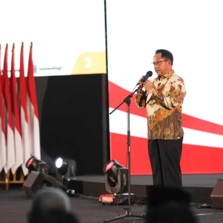 Tito Karnavian Minta Kepala Daerah dan Kepala Desa Bekerja Sama Manfaatkan Industri Kelapa Sawit untuk Rakyat