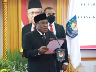Lantik Pejabat Kemendagri dan BNPP, John Wempi Sampaikan 6 Pesan