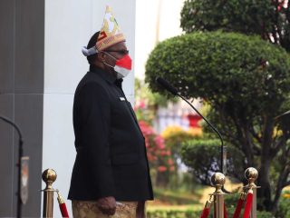 Pimpin Upacara Kenakan Pakaian Adat Lampung, Wamendagri: Bangga Orang Timur Bisa Berbaur 