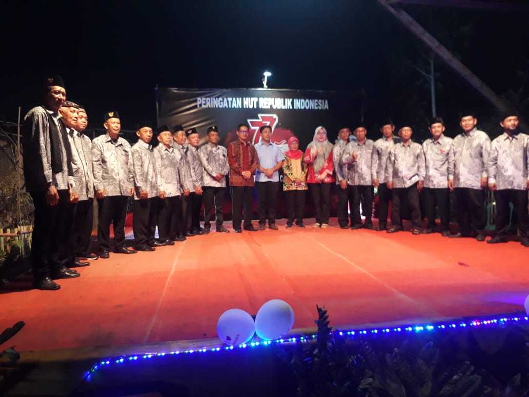 Pengukuhan Rt Di Malam Peringatan HUT RI ke 77 Di Rw 012 Kelurahan Jatinegara 7 Pengukuhan Rt Di Malam Peringatan HUT RI ke 77 Di Rw 012 Kelurahan Jatinegara I PojokPublik