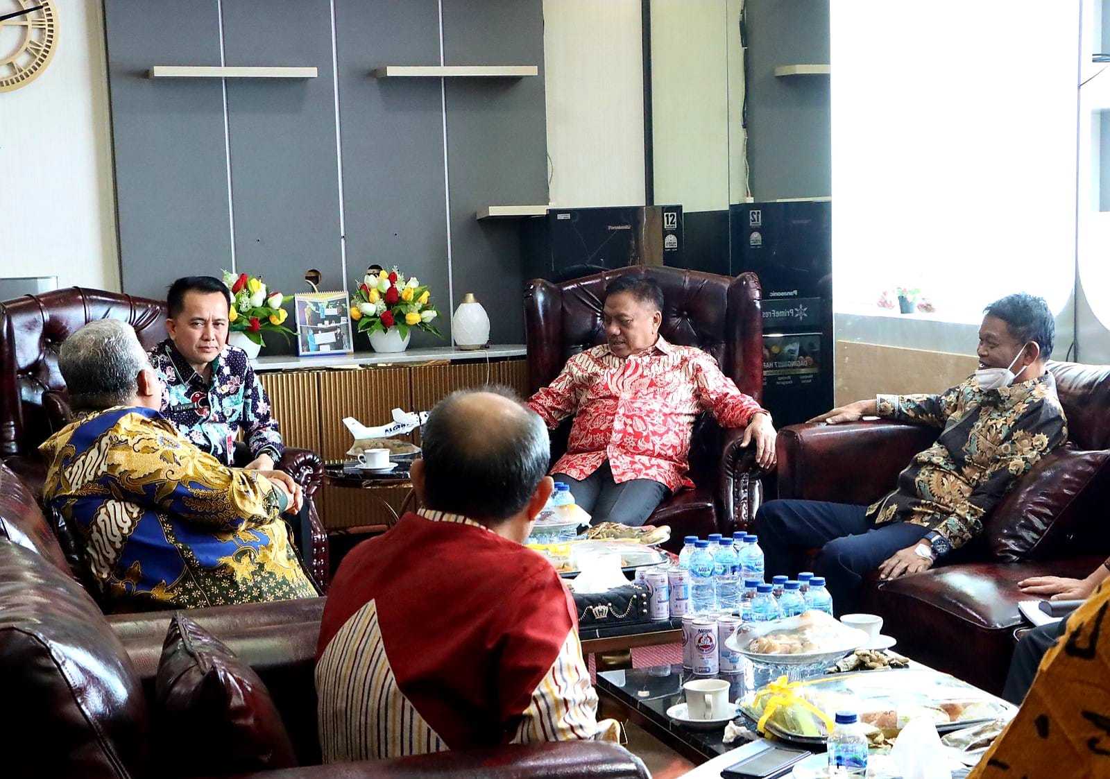 Dirjen Keuda Kemendagri Terima Audensi Gubernur se-Sulawesi Bahas Keuangan Daerah 7 Dirjen Keuda Kemendagri Terima Audensi Gubernur se-Sulawesi Bahas Keuangan Daerah I PojokPublik