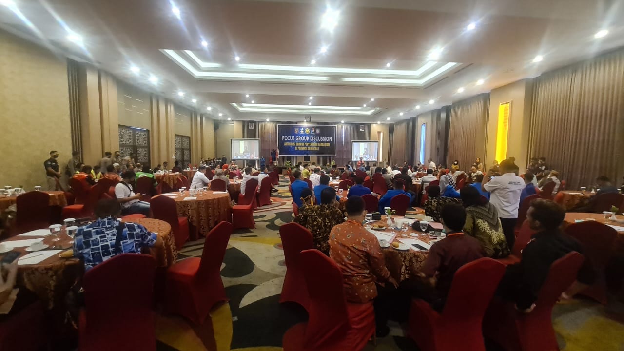 Kapolda Gorontalo Antisipasi Penyumbatan Penyesuaian Harga BBM Lewat FGD 6 Kapolda Gorontalo Antisipasi Penyumbatan Penyesuaian Harga BBM Lewat FGD I PojokPublik